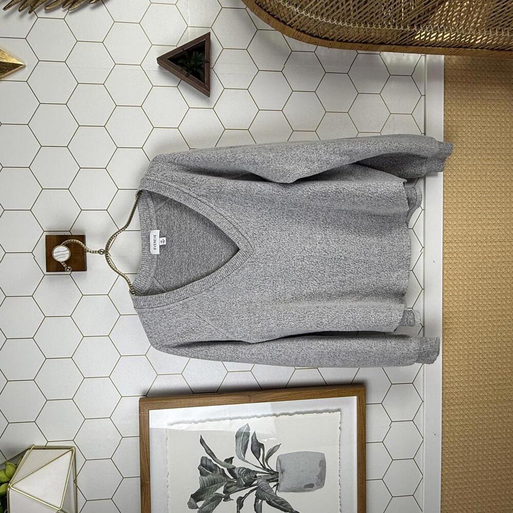 Evereve Gray Mac V-Neck Super Soft Lightweight Pullover Sweater - Size - XS